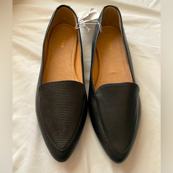 Old Navy Shoes - Old Navy Pointy Toe flats size 8